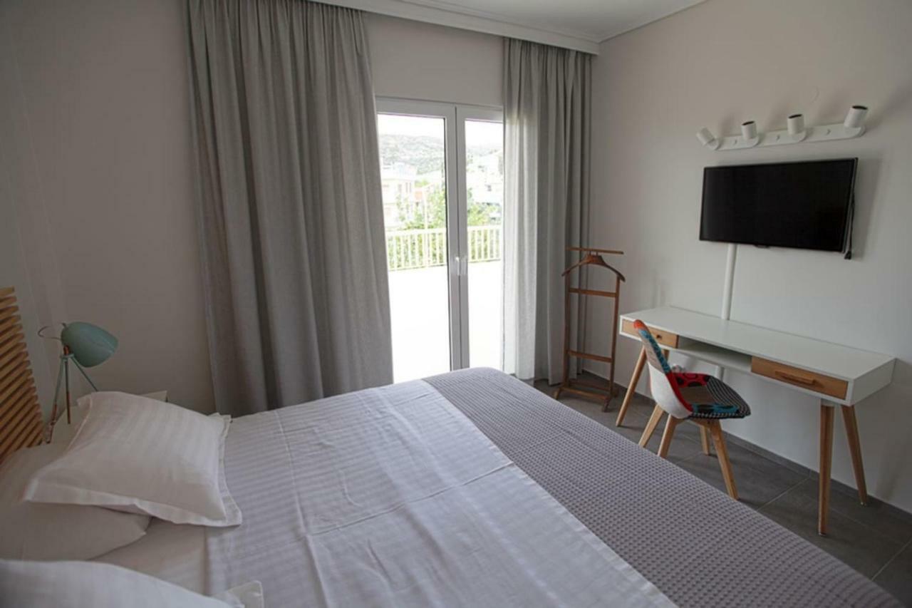 Seaside Renovated Top Floor Apartment Saronida Exterior foto