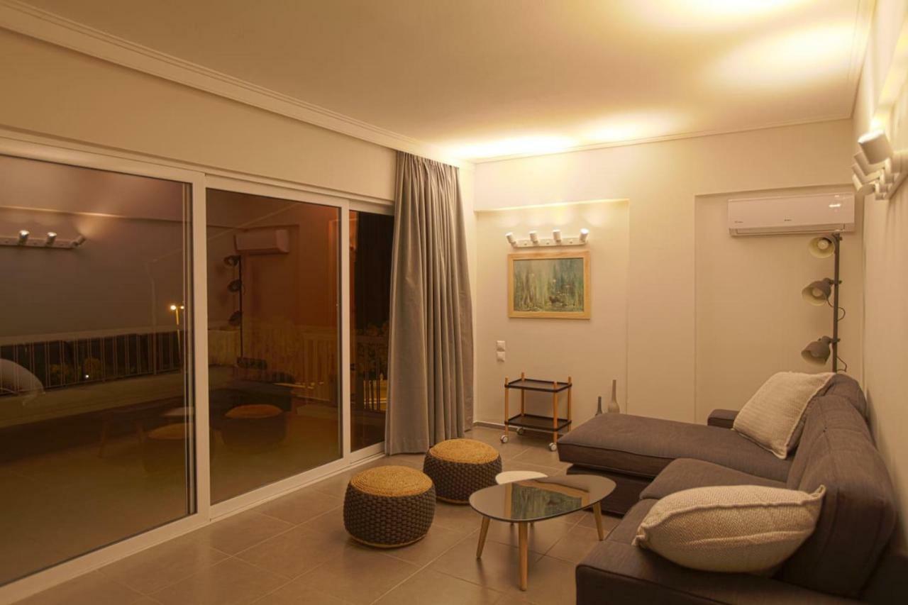 Seaside Renovated Top Floor Apartment Saronida Exterior foto
